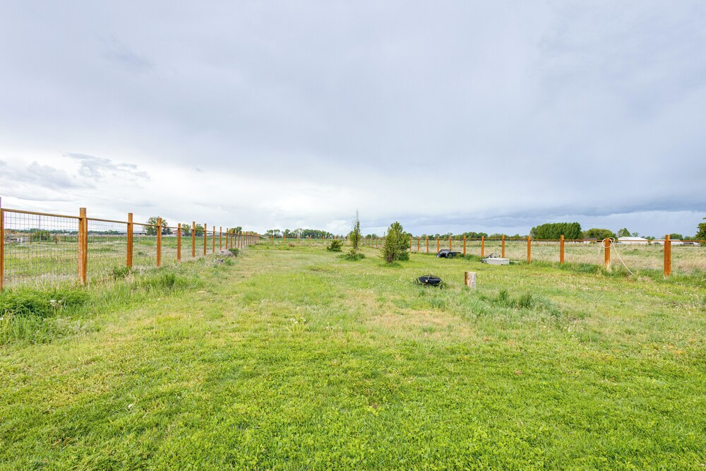 4 Mi to Snake River: Family Home w/ Yard in Rigby