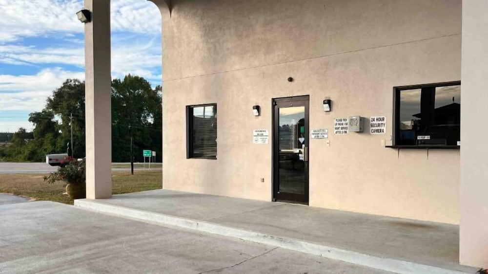 Motel 6 Abbeville, AL - Property Image 16