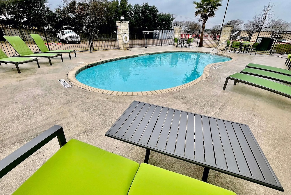 Hawthorn Extended Stay by Wyndham College Station South