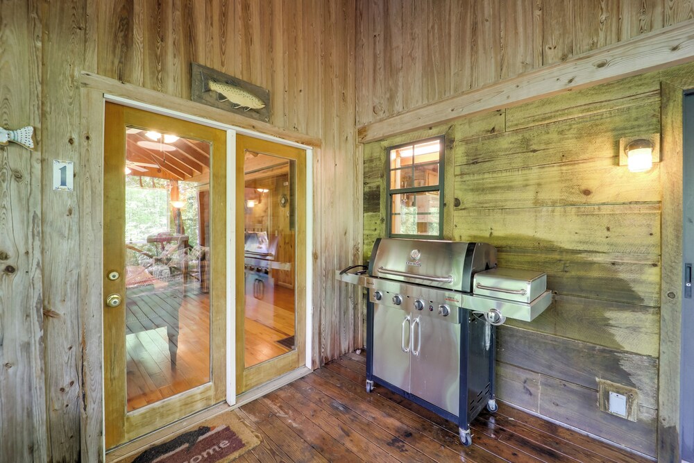 Hike, Soak & Unwind in Nature: Blue Ridge Cabin
