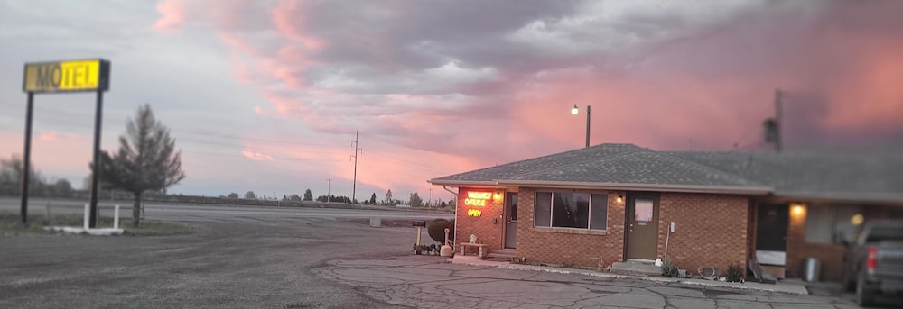 Tops Motel