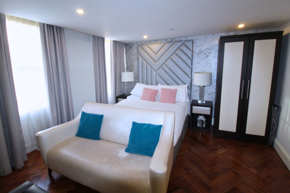 Baker Street Apartments by Viridian Apartments