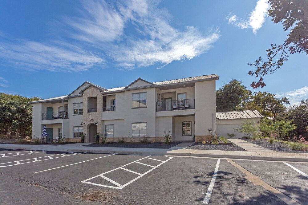 Hotel Cation on the Guadalupe - Image 1