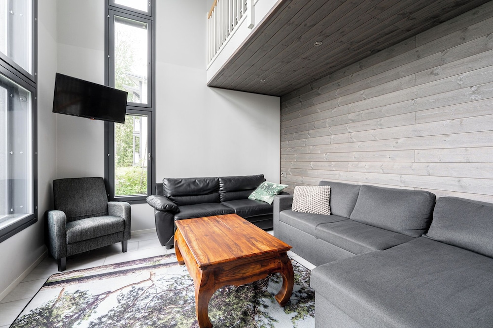 Peaceful 2BR Getaway Cabin at Riihivuori