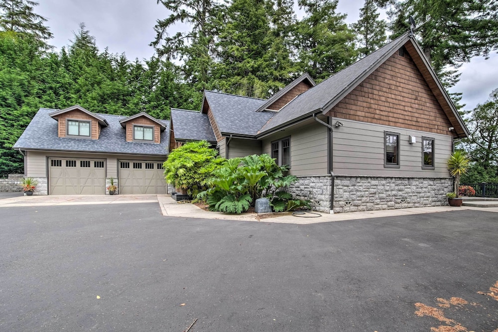 Luxe Coos Bay Escape w/ Patio + River Views! view 3