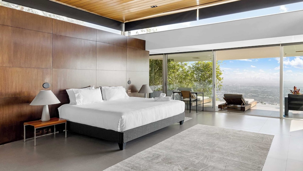 Hollywood Overlook by Avantstay Private Pool + Hot Tub Panoramic Views