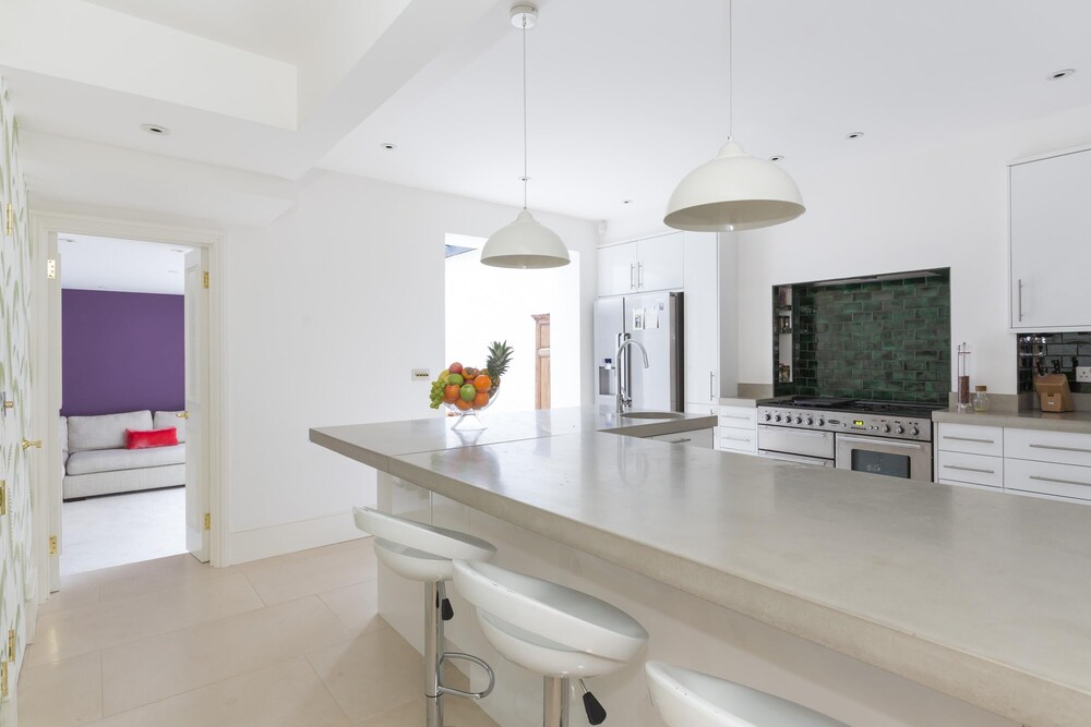 Warwick Gardens II by Onefinestay