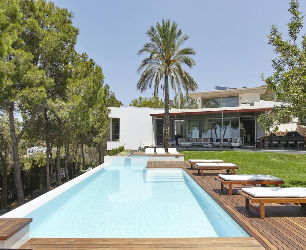 Luxury Villa With sea and Sunsets Views