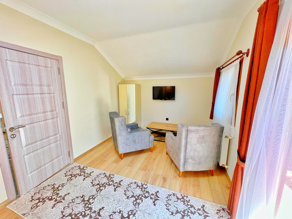 Raha Villa Bungalow view 4