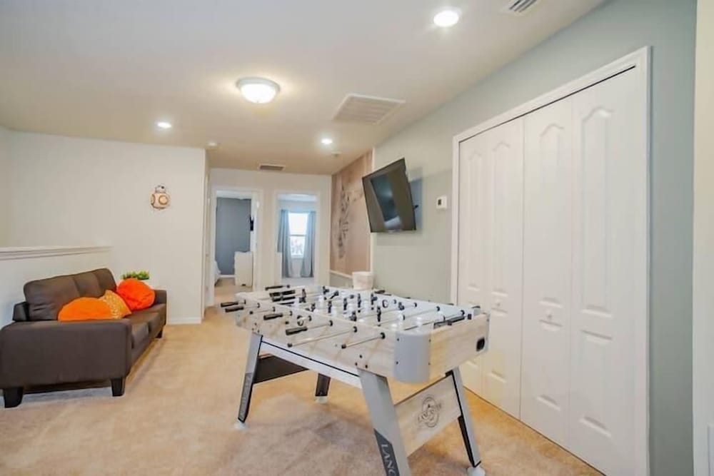 4606 TD - 5BR Townhome Marvel: Private Pool