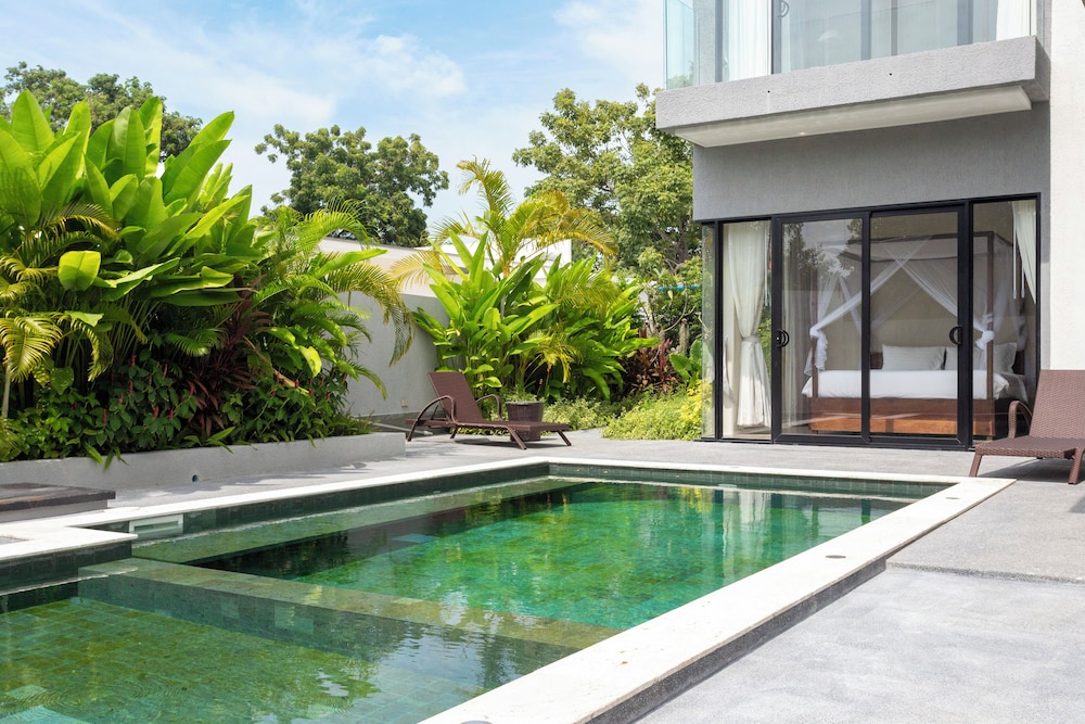 Family PoolVilla Near the Pier V266