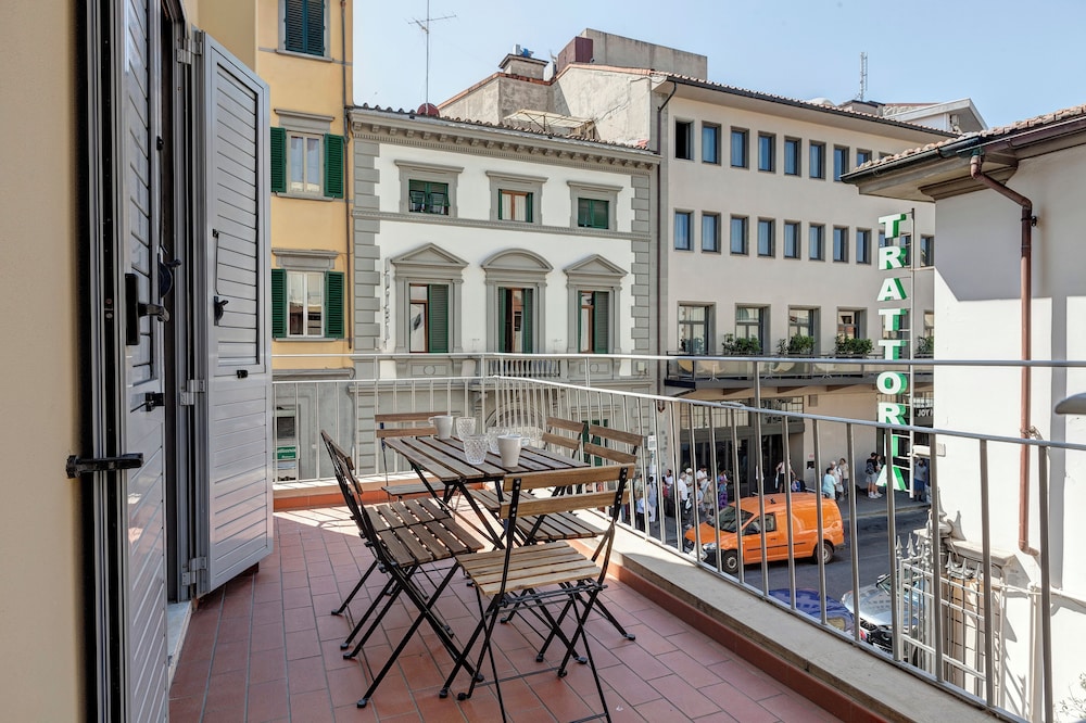 Oricellari Apartment by Mamo Florence