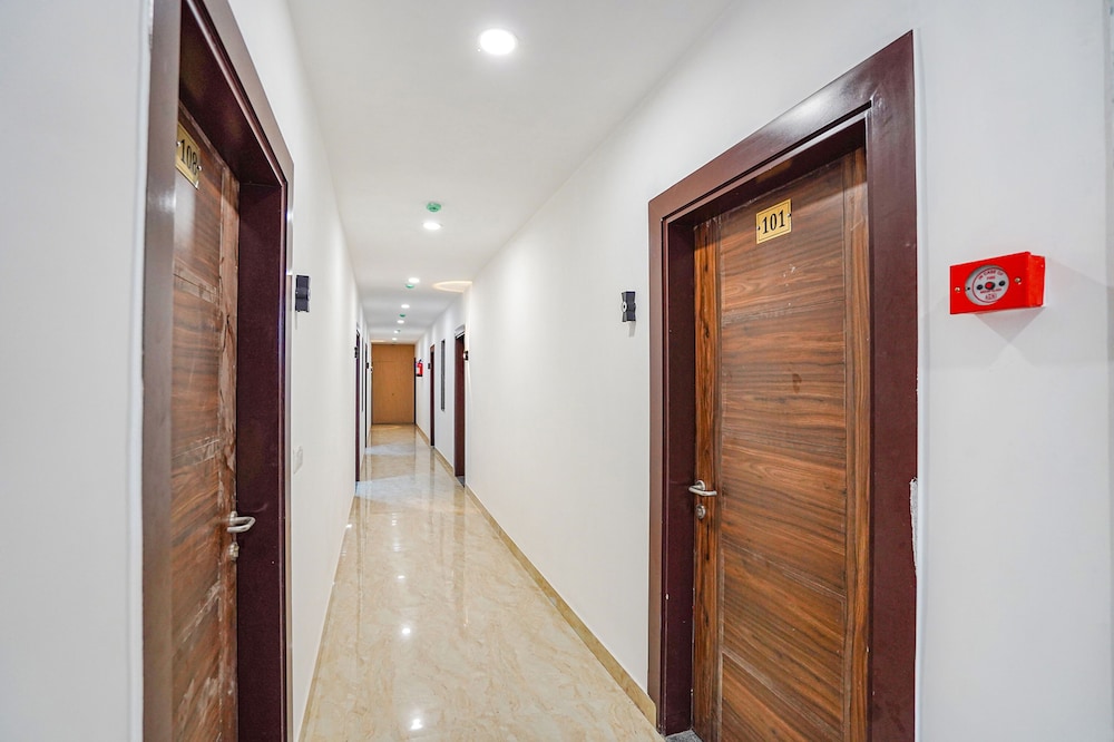 Fabhotel Amayra Inn