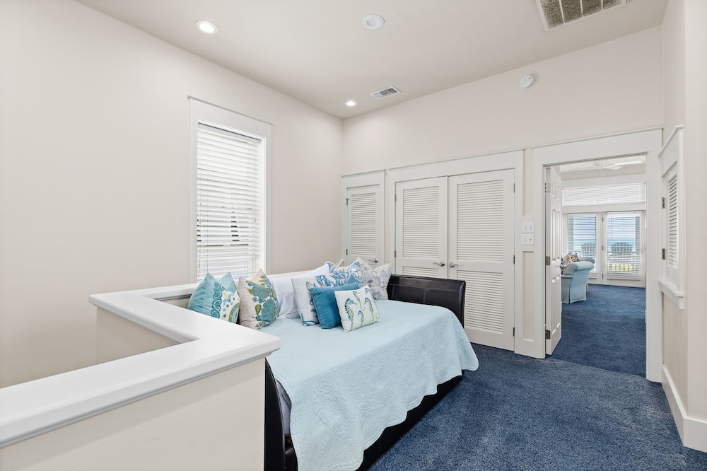 Paradise Found - Private Beachfront House 3 Bedroom Home by RedAwning