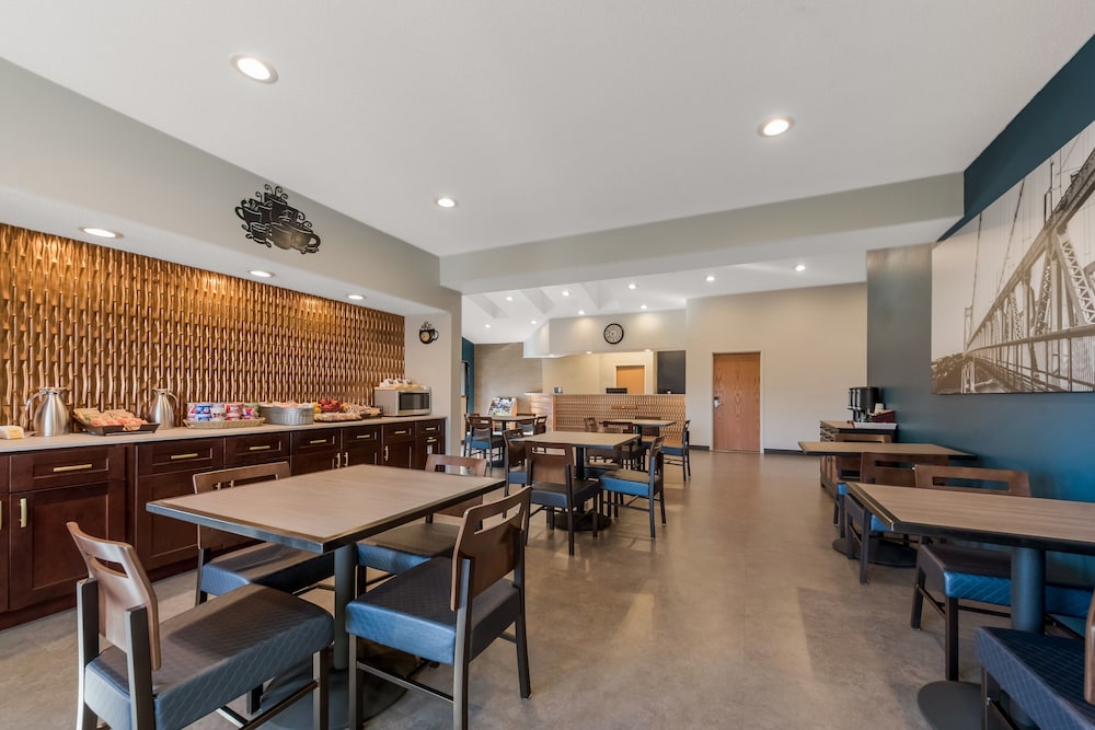 New York City Vacations - SureStay Plus Hotel by Best Western Highland Poughkeepsie - Property Image 12