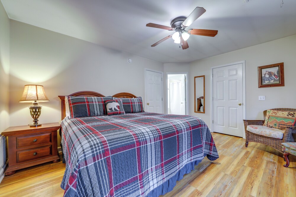Play & Unwind! Home w/ Hot Tub in Maggie Valley