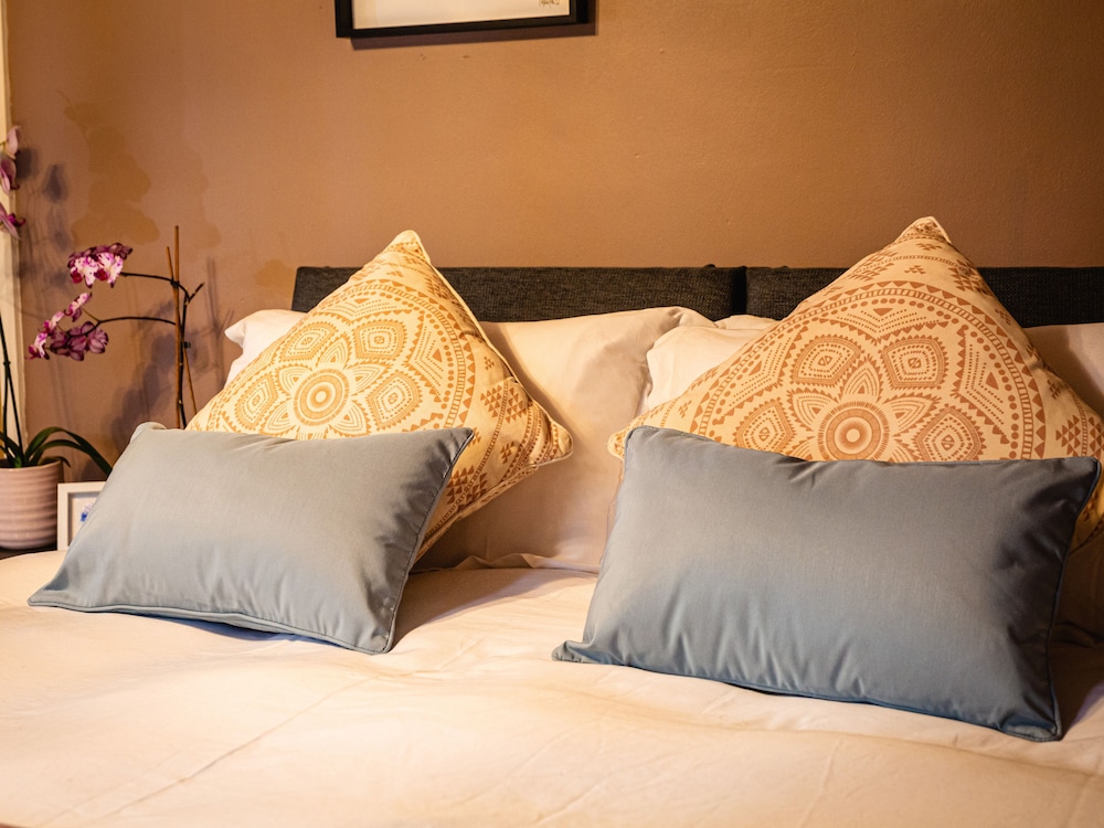 Lonsdale Villa Retreat