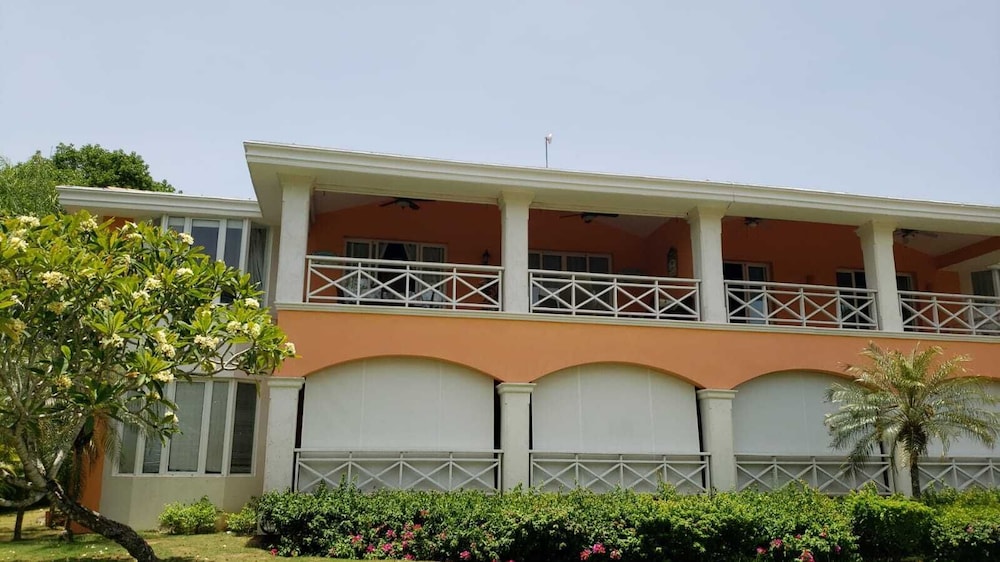 Las Brisas, Juan Dolio, 3br, 2 Pools, Jacuzzi, Beach, Golf, 7 Sleeps