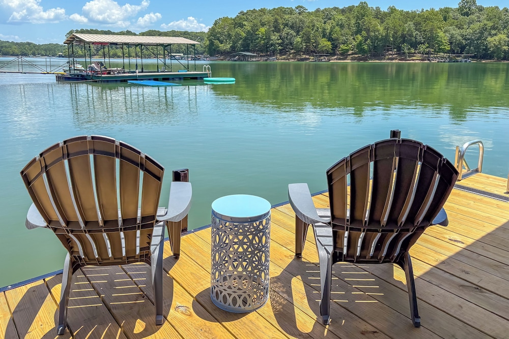 Boat Dock + Lake Hartwell Access: Family Getaway!