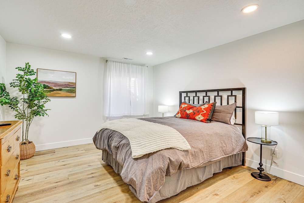 Cottonwood Heights Escape: Near Hiking & Skiing view 4