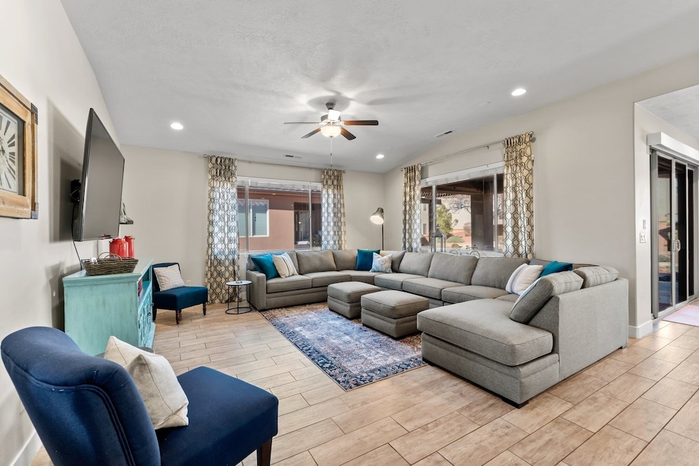 2 Units Reunion Property 7 Bedroom Home