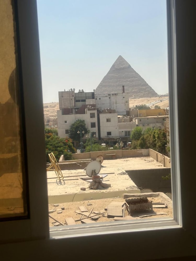 Pyramids Express View Inn