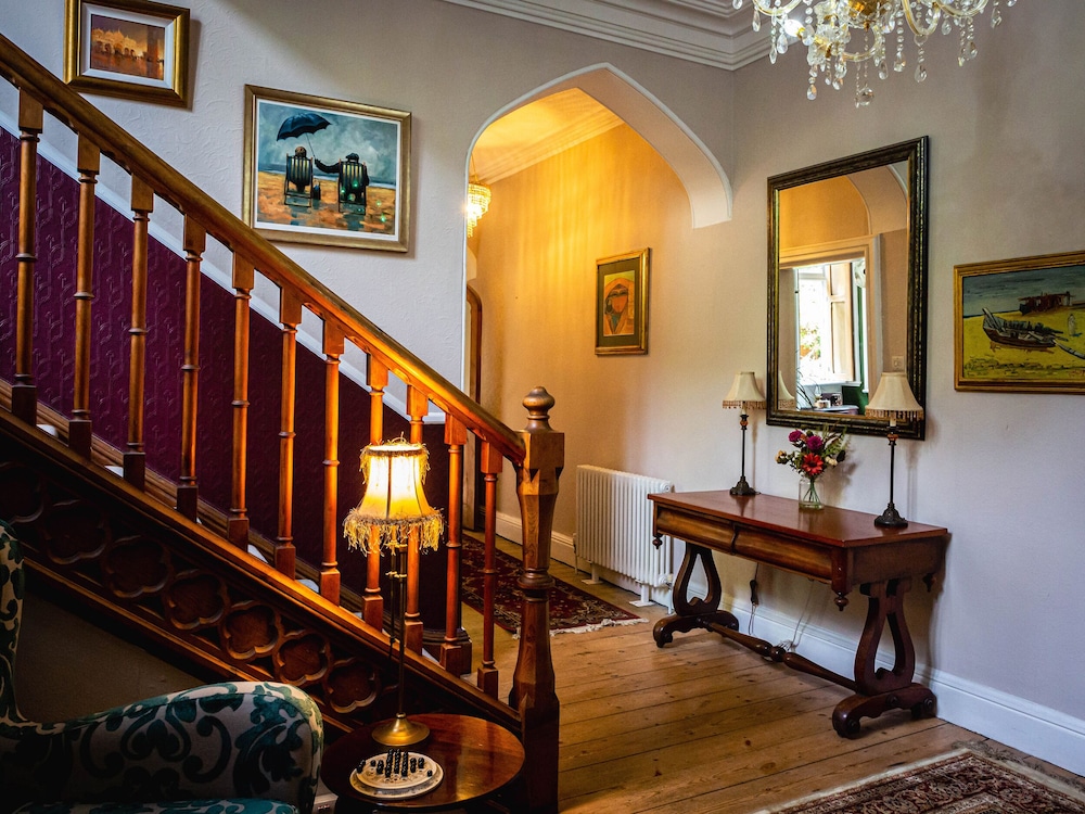 Lonsdale Villa Retreat