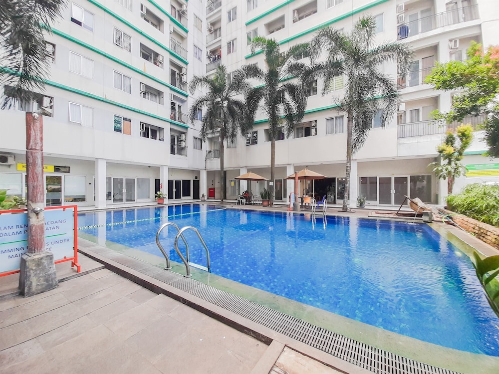 Modern Chic Studio At Sky View Apartment