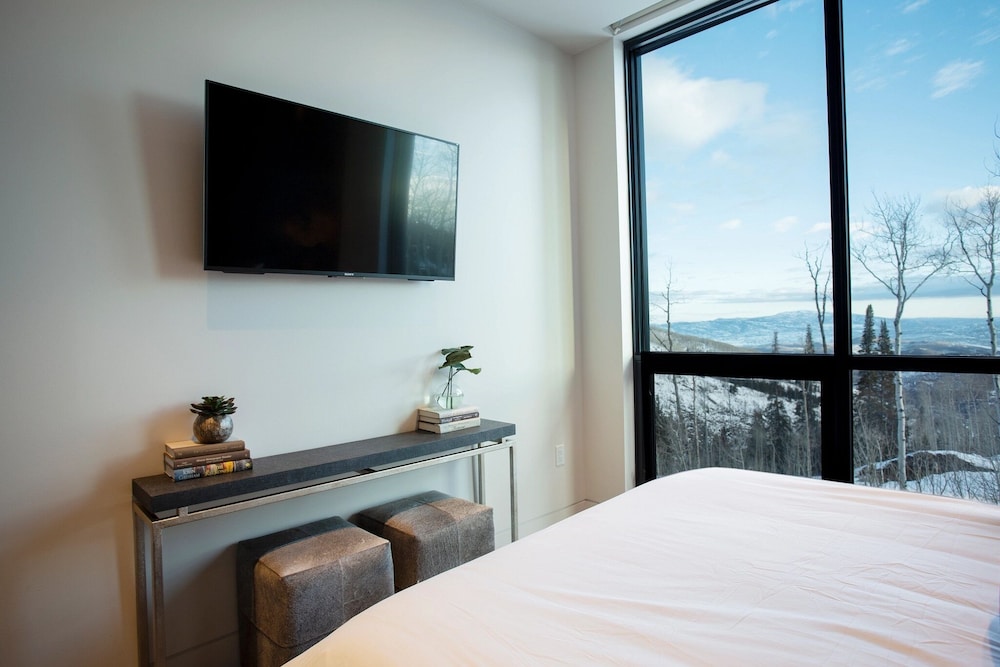 One Empire Pass Lodge at Deer Valley Resort - Three Bedroom Residence #404 3 Condo