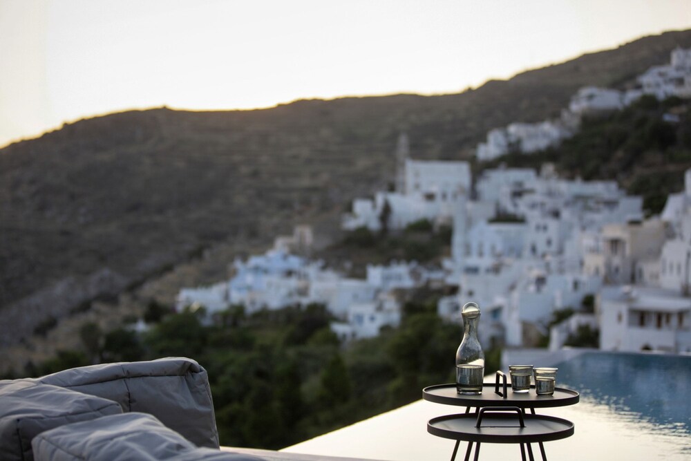 Houses G Y in Kardiani Tinos