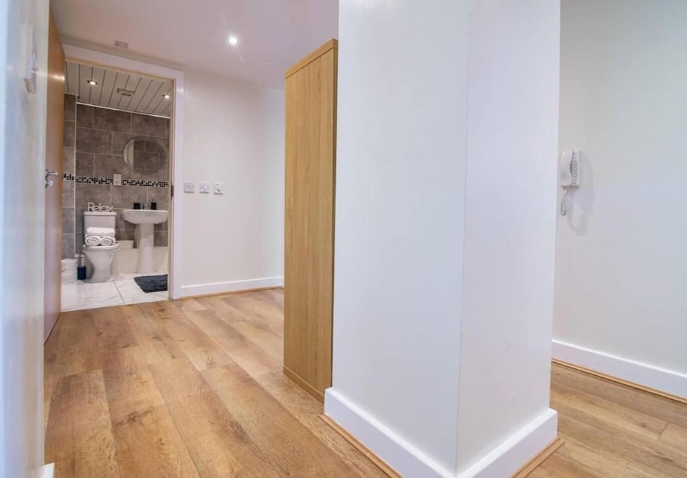 2br-sleeps6-wifi-smarttv-o2academy-ws87