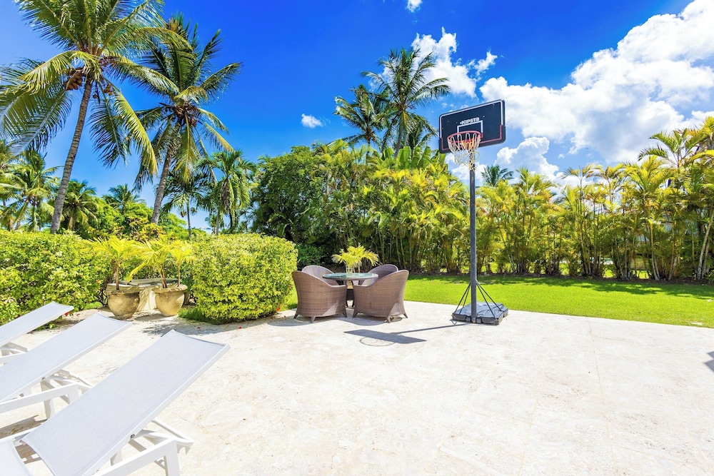 Villa Buganvilla 252 - 4BR Pool Jacuzzi Golf