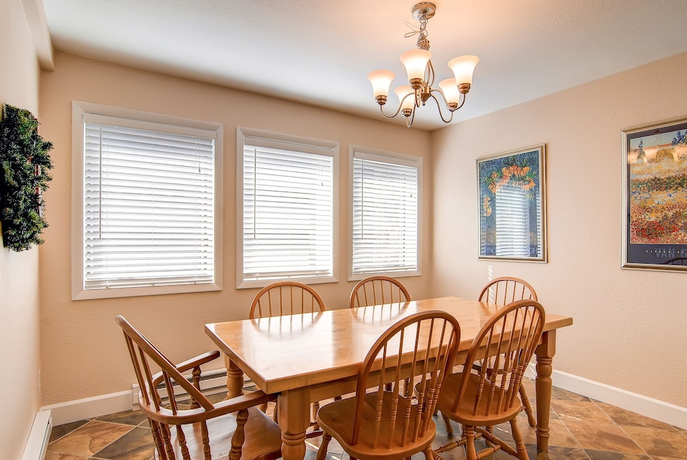 Park Place 102c 2 Bedroom Condo by RedAwning