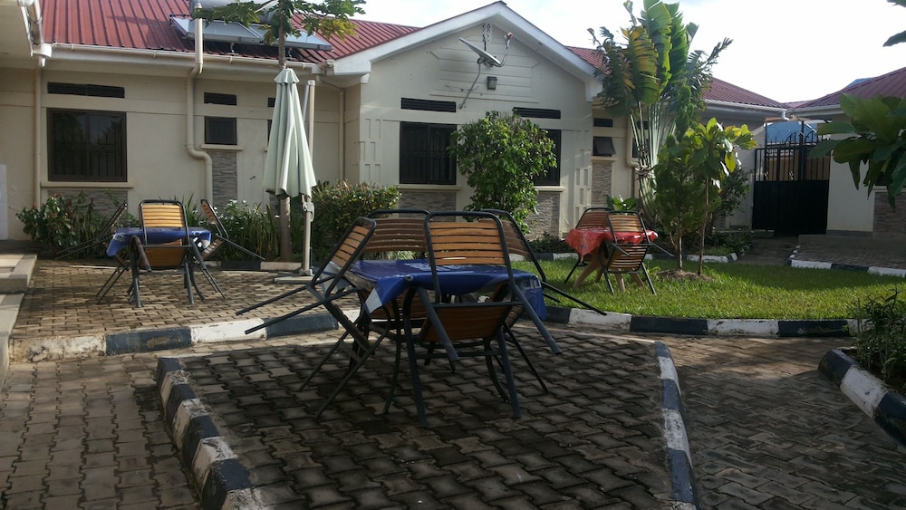 The Pearl Inn