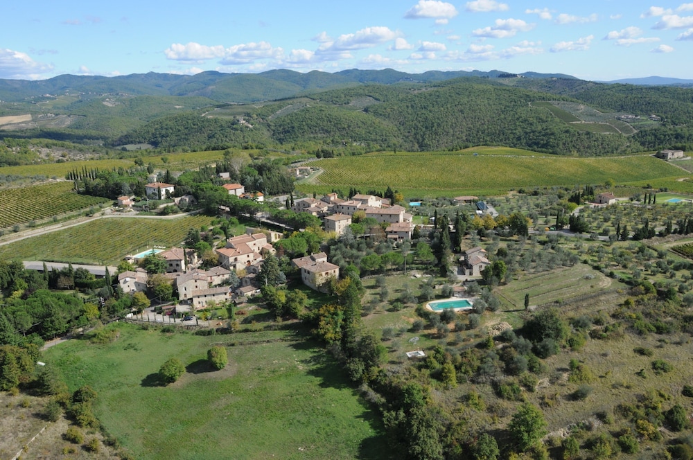 Castellare De' Noveschi view 4