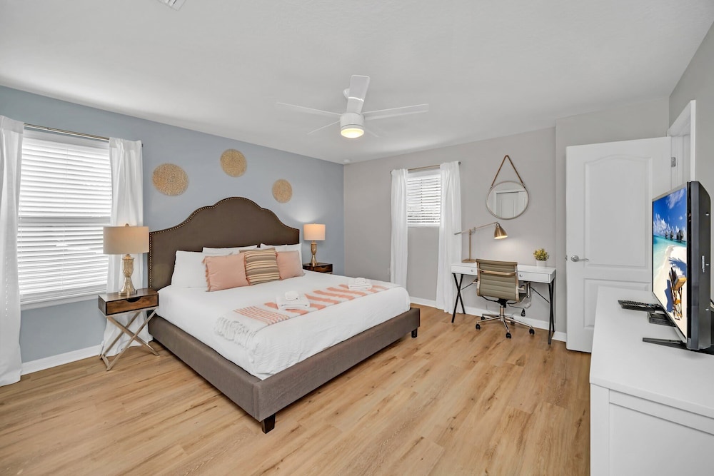 Contemporary Masterpiece. Star Wars, Cars, and Disney Princess Rooms. Huge Pool and Game Room With Theatre! view 4