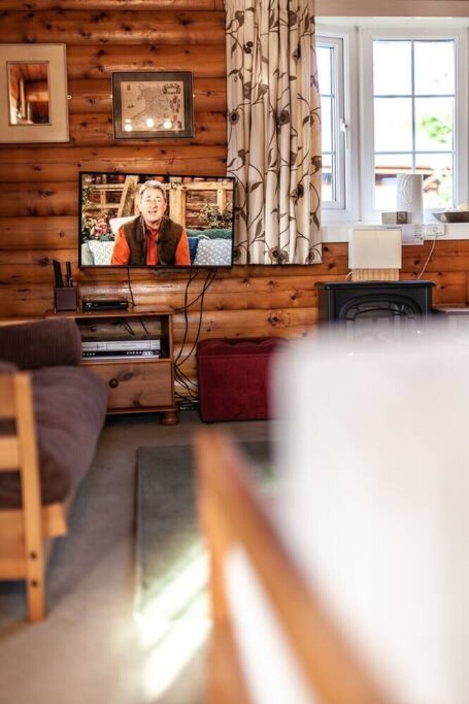 Spacious 3 Bed Log Cabin in Snowdonia view 5