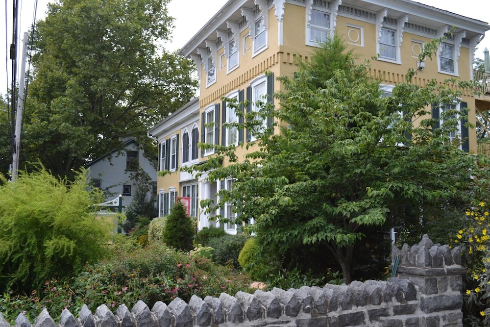 E J Bowman House Bed & Breakfast