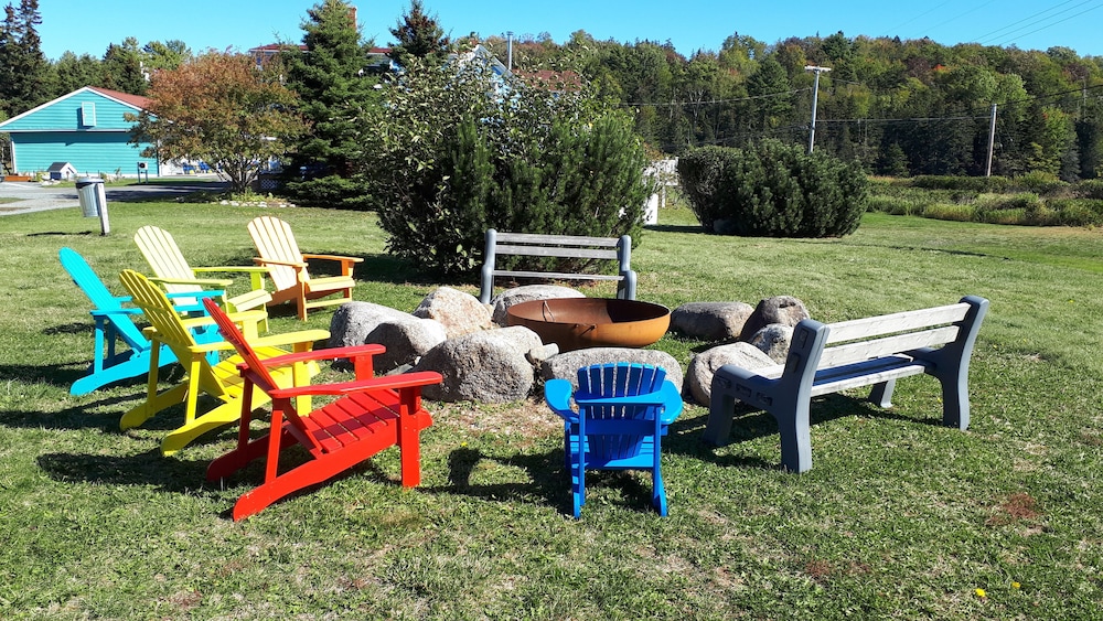 Atlantic View Motel and Cottages