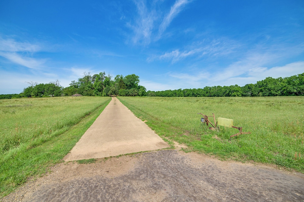 Tranquil Family Retreat: 4 Mi to Dtwn Winnsboro!