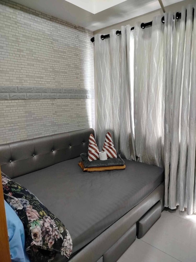 Peaceful Pasay Oasis - Entire Apartment for Rent