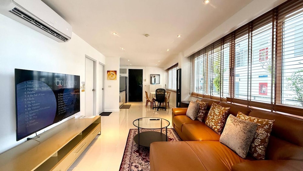 B11 Sunset Plaza Partial Seaview 1 Bedroom 1 Bathroom With Large Jaguzzi