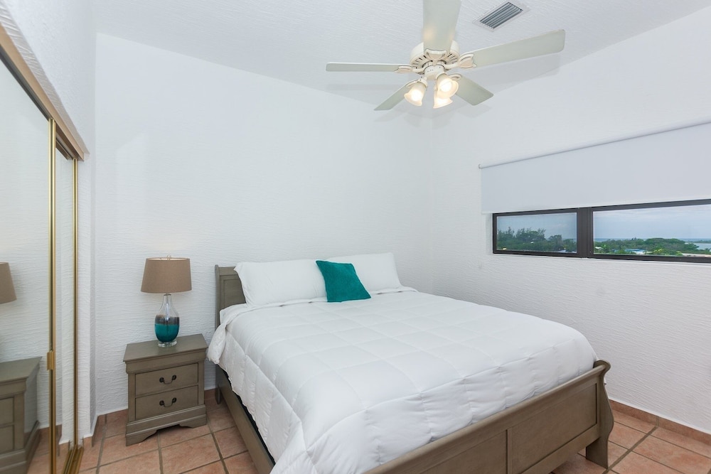 Pineapple Villa 142 2 Bedroom Condo by RedAwning view 2