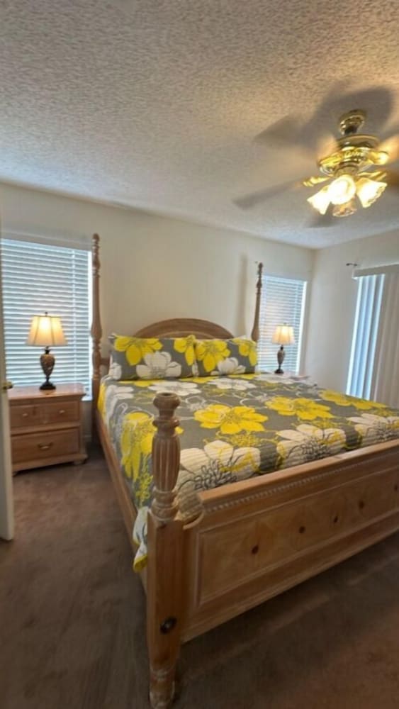 South Facing W/ Private Pool & Spa