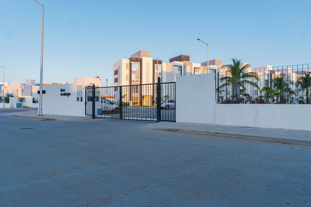 Acapulco Penthouse with 2 Bedrooms Pool