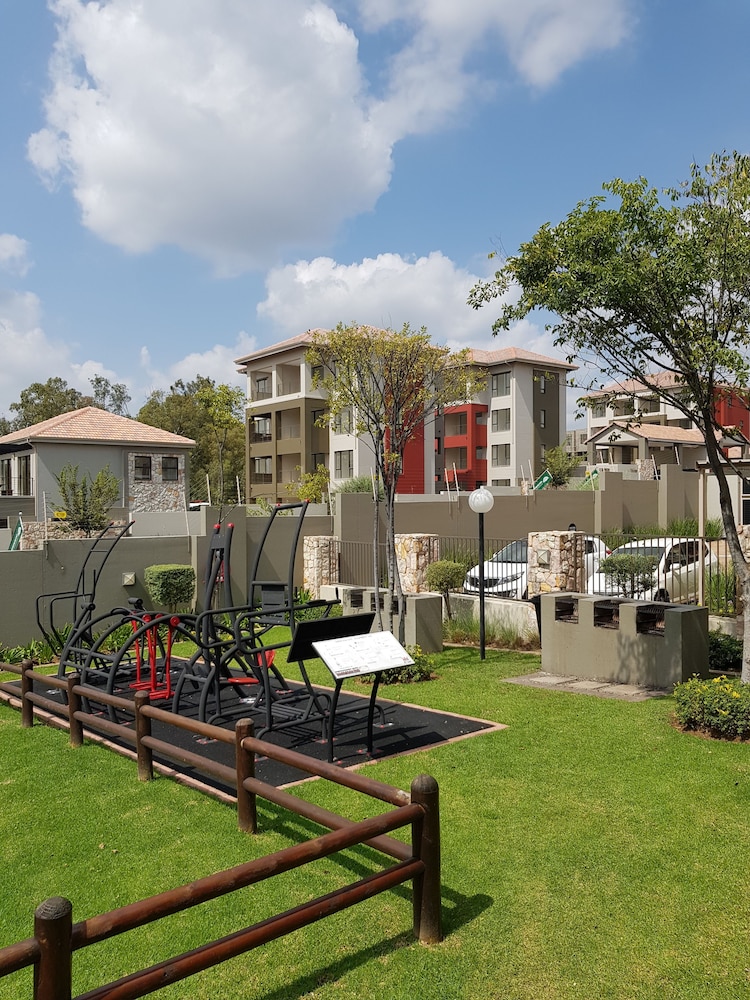 Nova Luxury Suites Saratoga 112