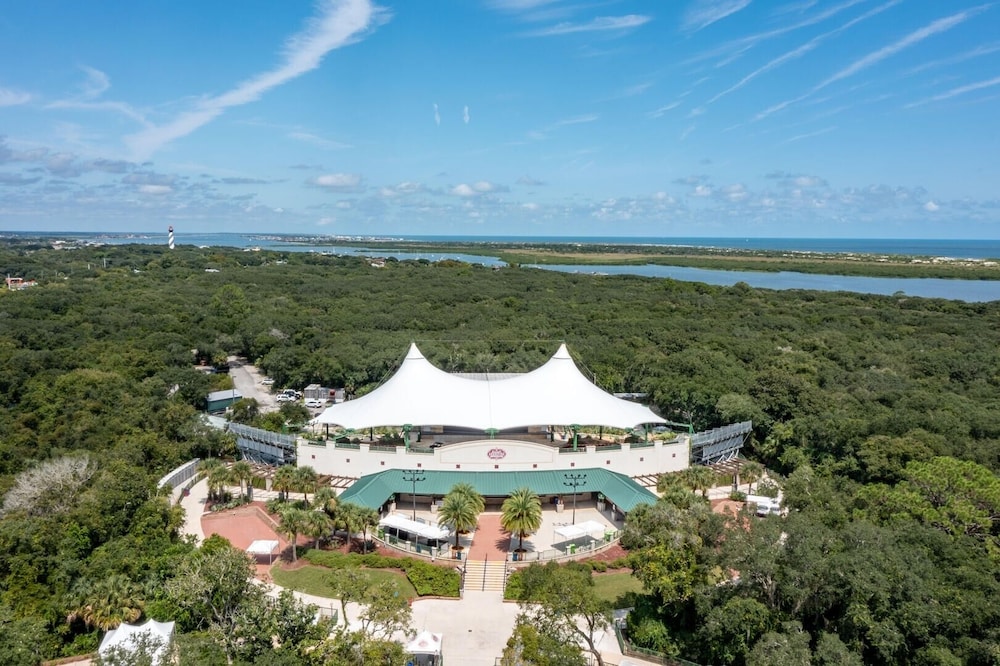 Mystic Sands I Steps To Beach I Free Activities 2 Bedroom Condo