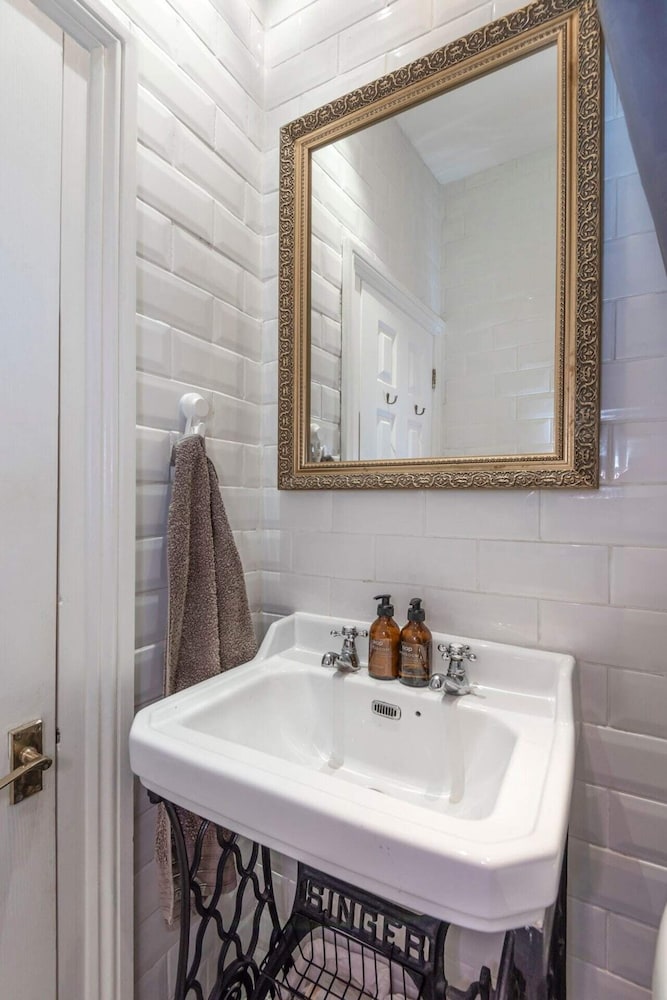 Stylish River Apartment - West Putney Embankment