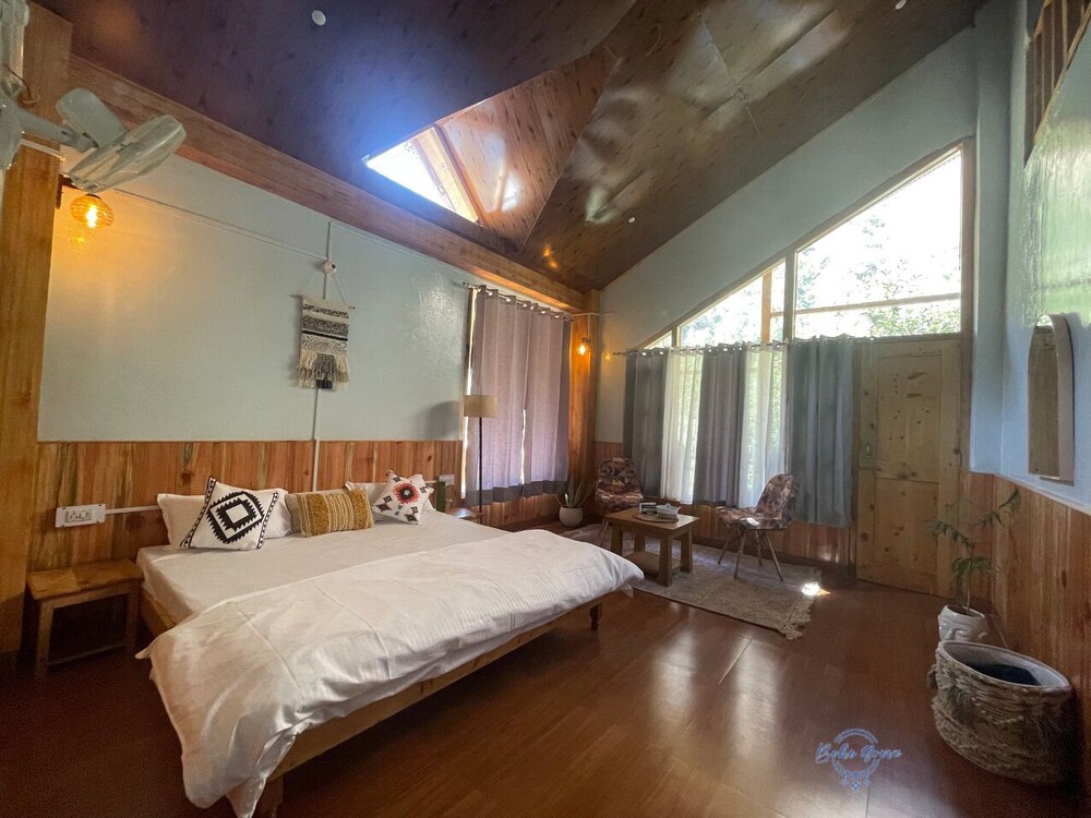 Boho Grove Cafe and Stay