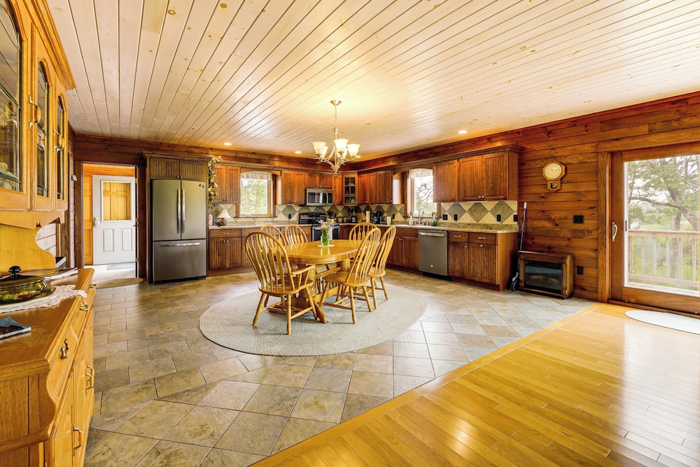 The Hideaway in Downeast Maine: Walk to Ocean